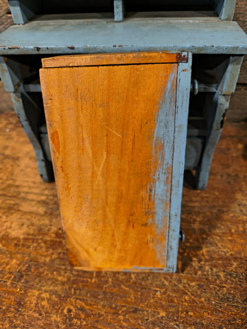 Primitive Salesmans Dresser