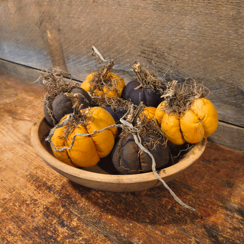 Primitive Fabric Black and Orange Pumpkins 3"