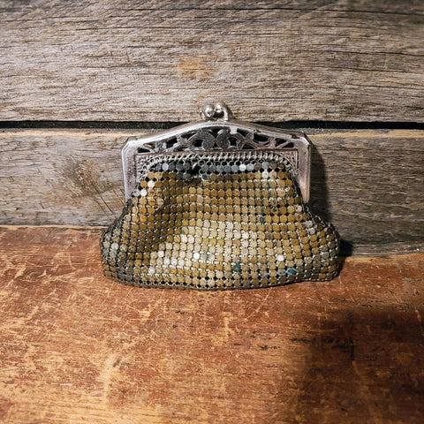 Whiting & Davis Vintage Coin Purse.
B9