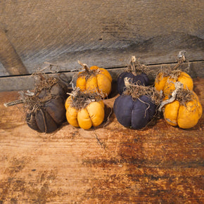 Primitive Fabric Black and Orange Pumpkins 3"