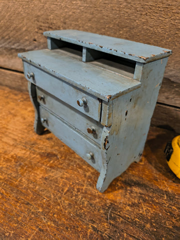 Primitive Salesmans Dresser