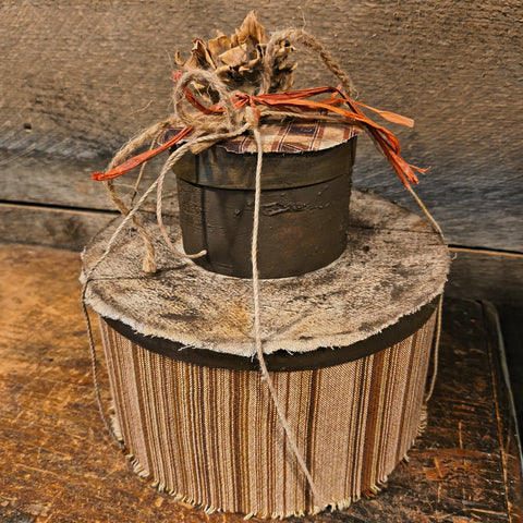 Primitive Fabric Cardboard Fall Shelf Sitter