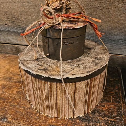 Primitive Fabric Cardboard Fall Shelf Sitter