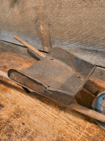 Antique Small Wheelbarrow w/chicks